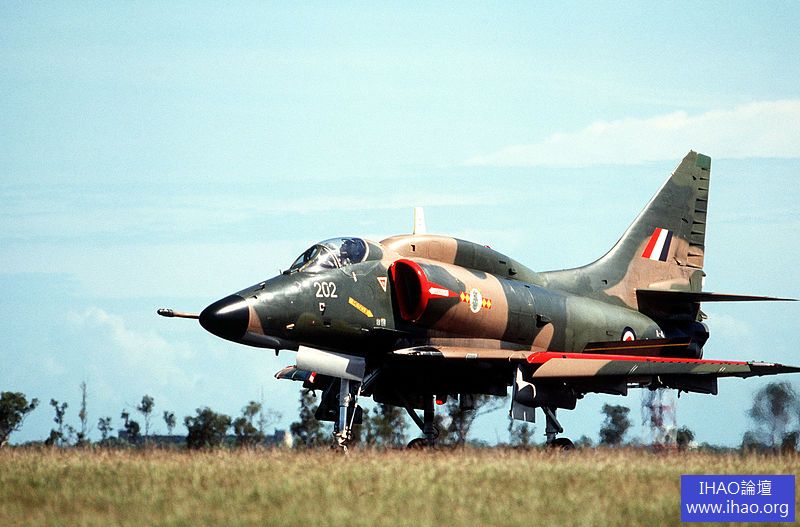 800px-RNZAF_A-4_DF-ST-85-06907.jpg